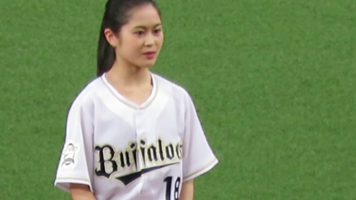 H30.04.03　宮原知子(女子フィギュアスケート日本代表)　始球式　ｵﾘｯｸｽ×ﾛｯﾃ　京セラドーム